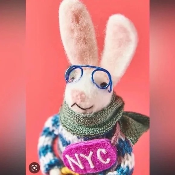 NWT Anthropologie Traveling Bunny New York Christmas Ornament - Picture 2 of 2
